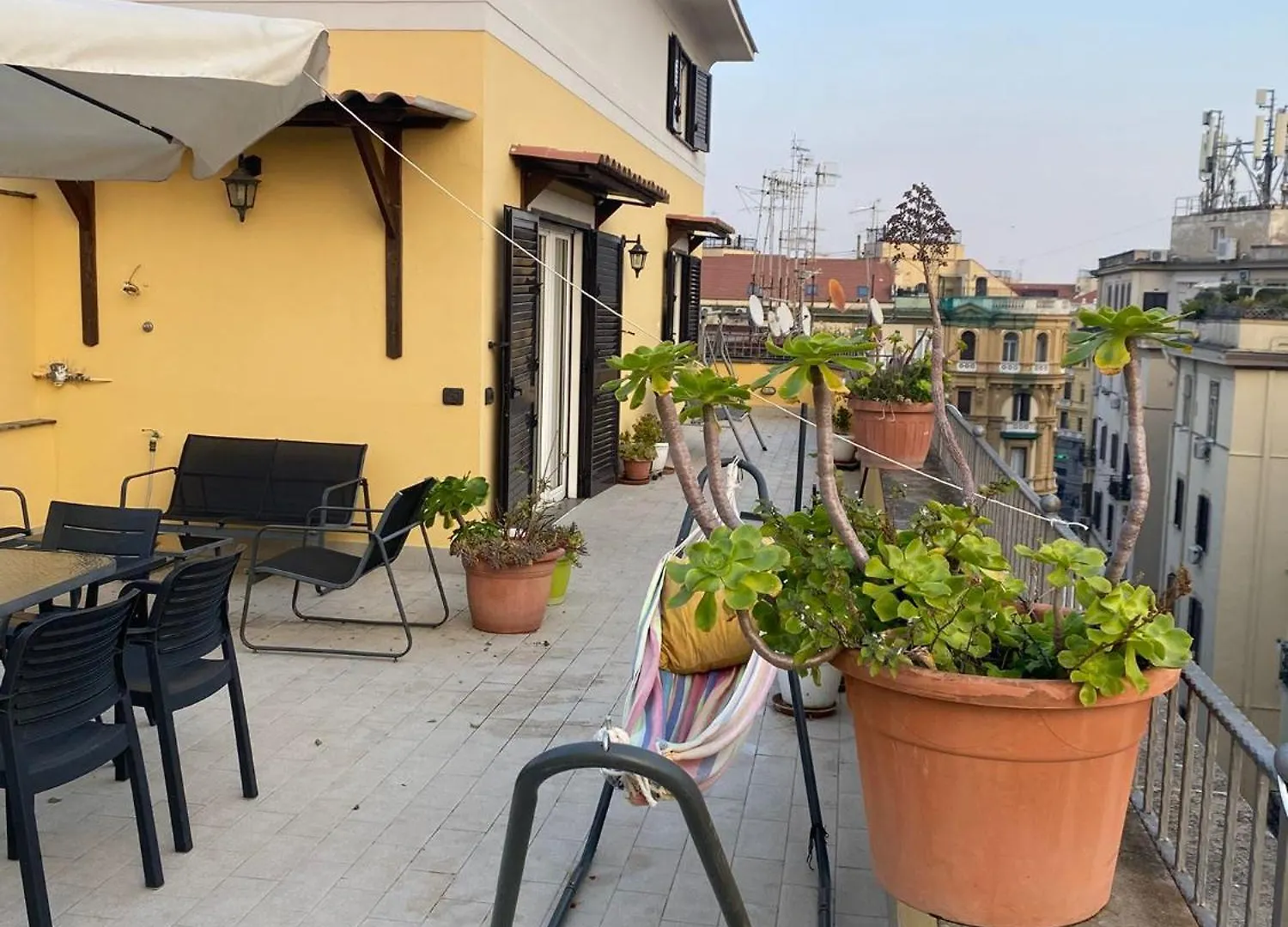 Attico Spaccanapoli Con Mega Terrazzo 0*, Naples