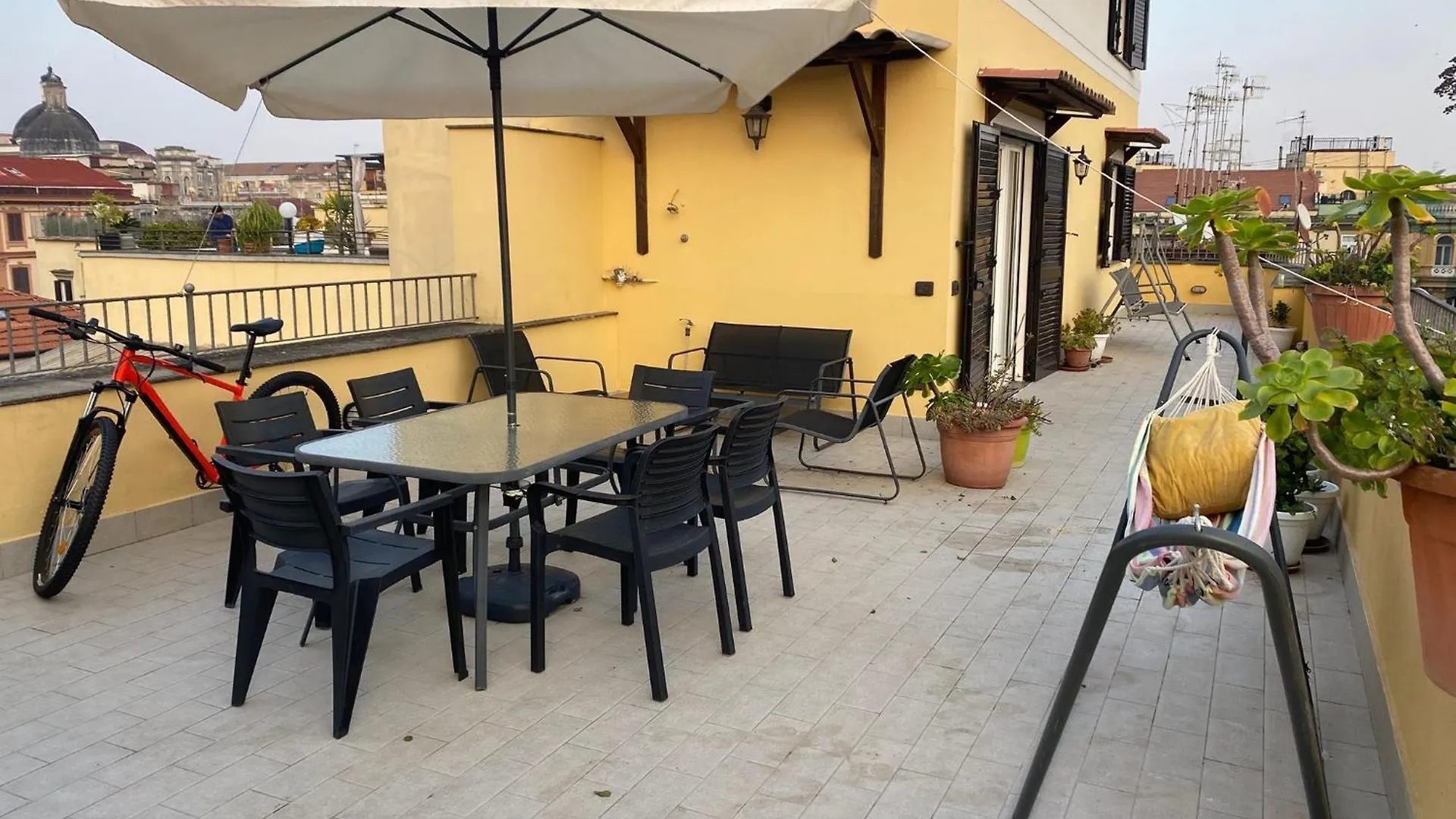 Attico Spaccanapoli Con Mega Terrazzo contacts